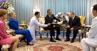 König Bhumibol Adulyadej mit Präsident Obama