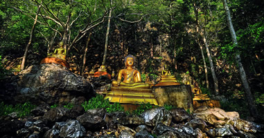 Wat Thum Nam Buddha Statuen