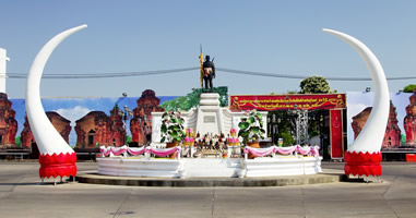 Phraya Surin Pakdee Srinarong Jangwang (Pum) Monument