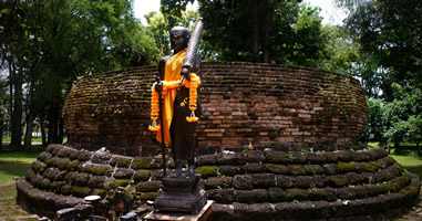 Wat Phrathat Bang Phuan 